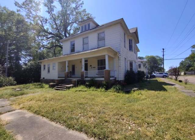 Property at 947 Pecan St, Texarkana, AR 71854, 7 beds, 3 baths