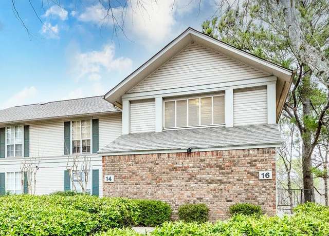 Property at 16 Reservoir Heights Dr, Little Rock, AR 72227, 2 beds, 2 baths
