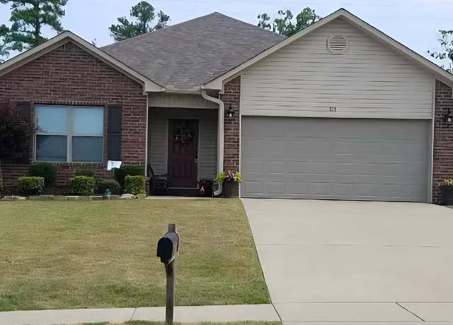 Property at 105 Cambridge Dr, Hot Springs, AR 71913, 3 beds, 2 baths