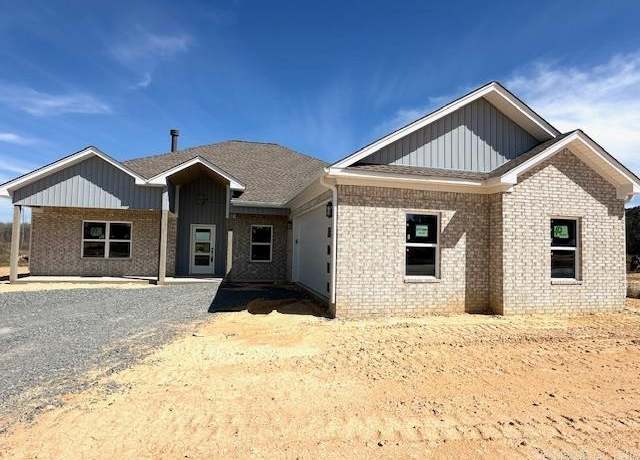 Property at 1072 Duke Dr, Bauxite, AR 72011, 3 beds, 2 baths