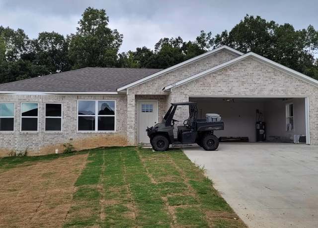 Property at 500 Elizabeth Dr, Paragould, AR 72450, 3 beds, 2 baths