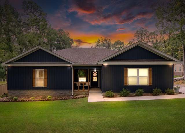 Property at 519 Virginia Ave, Bauxite, AR 72011, 3 beds, 2 baths
