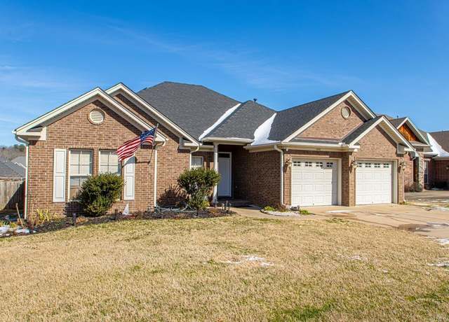Property at 1250 Edge Valley Dr, Conway, AR 72032, 4 beds, 2 baths