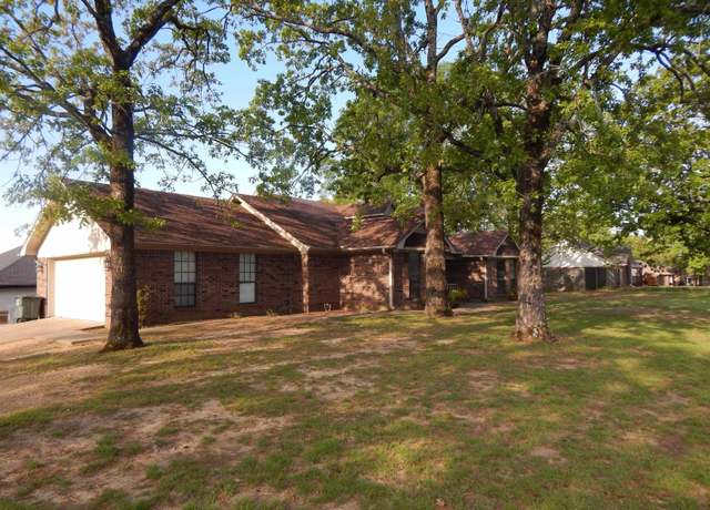 Property at 2305 Meadowlake Rd, Conway, AR 72032, 3 beds, 2 baths