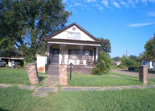 Property at 927 Cherry St, Helena, AR 72342, 4 beds, 2 baths