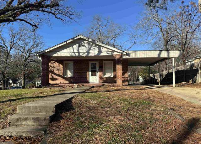 Property at 122 Pinewood St, Hot Springs, AR 71913, 3 beds, 1 bath