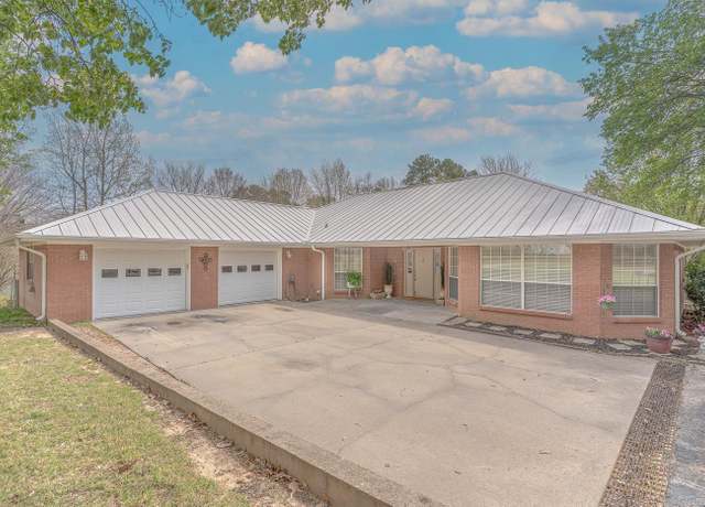 Property at 2812 Finch Rd, Paragould, AR 72450, 4 beds, 3 baths