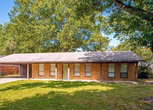 Property at 2107 West St, Conway, AR 72032, 3 beds, 2 baths