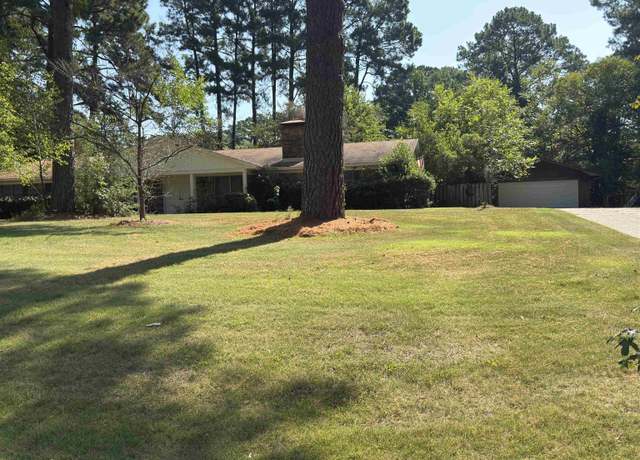Property at 123 Berg Ave, Camden, AR 71701, 4 beds, 2 baths