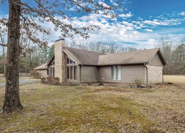 Property at 3701 Privatewood, Pine Bluff, AR 71603, 3 beds, 2 baths