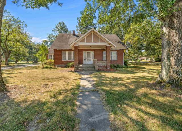Property at 615 W Front St, Lonoke, AR 72086, 4 beds, 2 baths