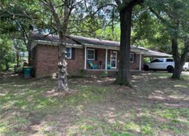 Property at 2902 N Erie Ave, Russellville, AR 72802, 3 beds, 2 baths