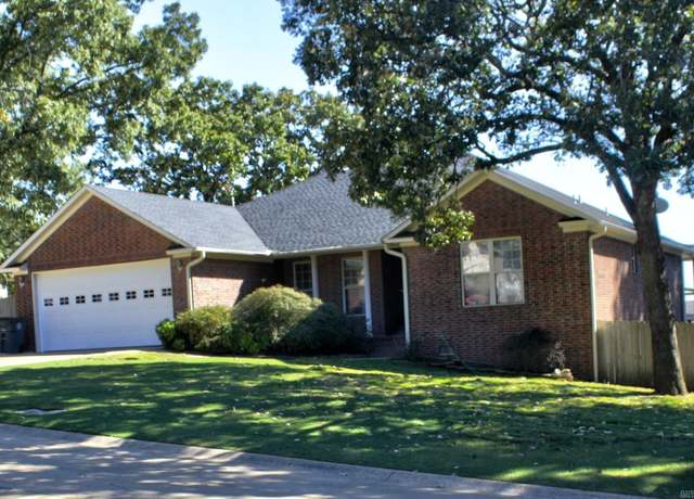 Property at 312 Live Oak Dr, Searcy, AR, 3 beds, 2 baths