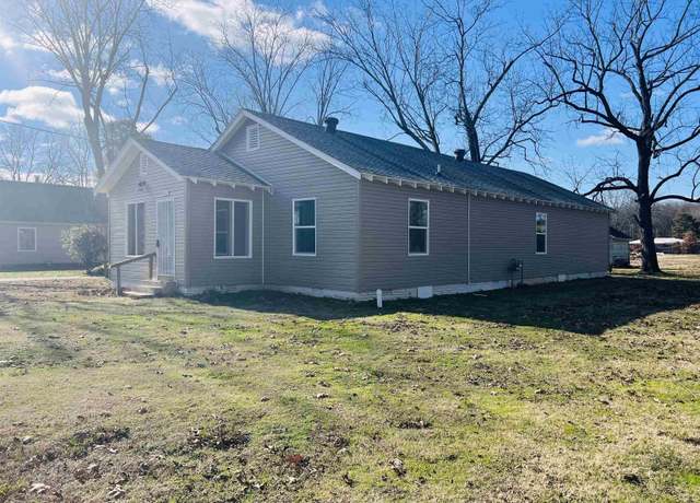 Property at 918 England St, Lonoke, AR 72086, 3 beds, 2 baths