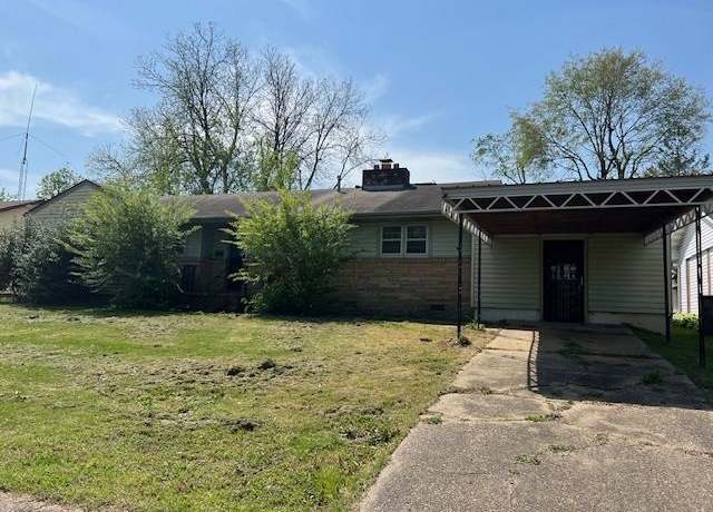 Property at 1102 W Thompson, Paragould, AR 72450, 3 beds, 2 baths
