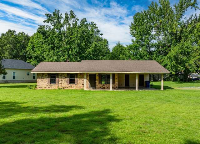Property at 11 Lake St, Greenbrier, AR 72058, 3 beds, 2 baths