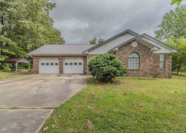 Property at 1917 Country Club Rd, Paragould, AR 72450, 3 beds, 2.5 baths