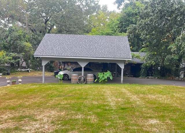 Property at 126 Edgewater Cir, Hot Springs, AR 71913, 2 beds, 2.5 baths