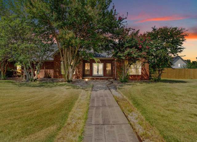 Property at 930 Enderlin, Conway, AR 72034, 4 beds, 2.5 baths