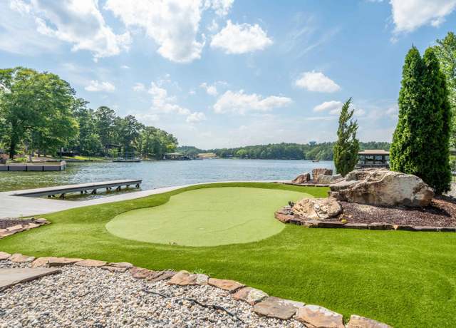 Property at 500 Bayshore Dr, Hot Springs, AR 71901, 5 beds, 4 baths