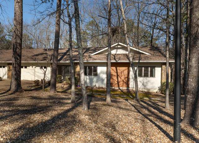 Property at 19 Emanuel Dr, Hot Springs Village, AR 71909, 3 beds, 3 baths