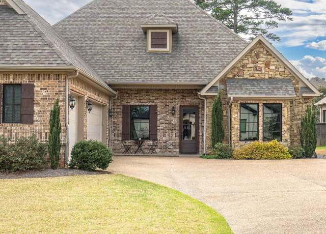 Property at 260 Arlington Park Dr, Hot Springs, AR 71901, 4 beds, 3.5 baths