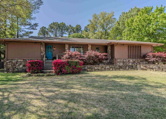 Property at 1600 Clover Cir, Paragould, AR 72450, 4 beds, 3 baths