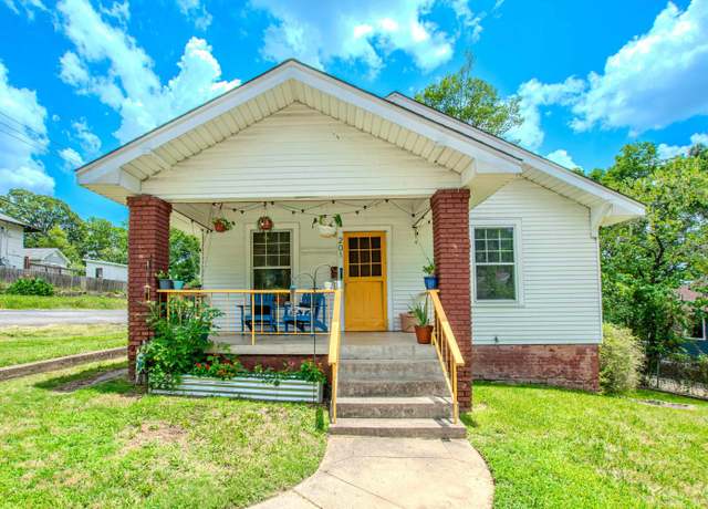 Property at 201 Dennison St, Little Rock, AR 72205, 3 beds, 1 bath