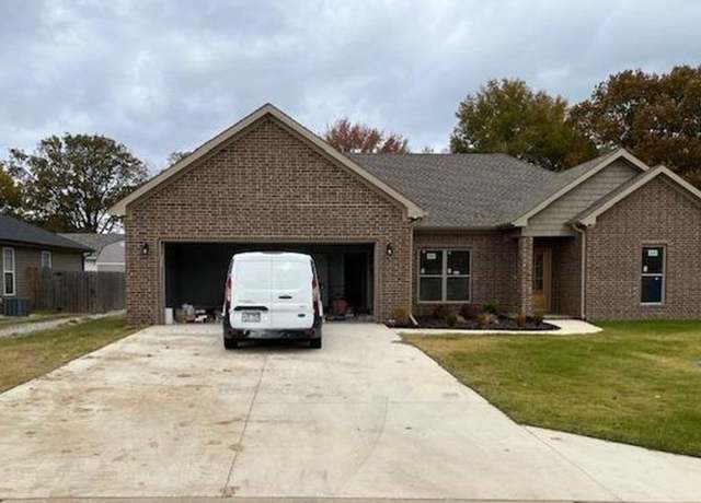 Property at 6048 Whitecliff Dr, Jonesboro, AR 72405, 3 beds, 2 baths