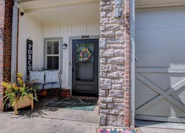 Property at 204 Tivoli Ln, Maumelle, AR 72113, 2 beds, 2.5 baths