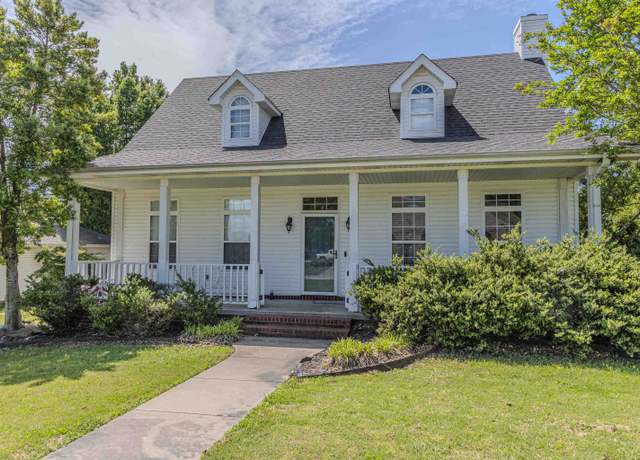 Property at 2608 Christopher Dr, Paragould, AR 72450, 3 beds, 2.5 baths