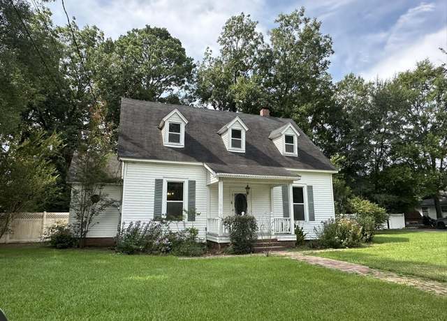 Property at 408 E Lincoln St, Hamburg, AR 71646, 3 beds, 3 baths