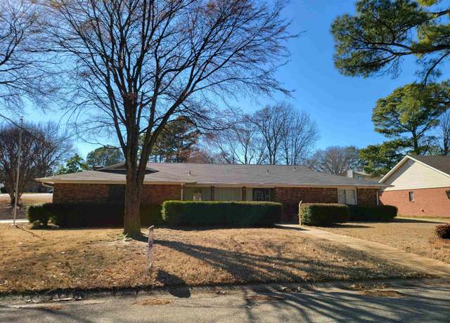 Property at 2609 Glenwood Dr, Jonesboro, AR 72401, 3 beds, 2.5 baths