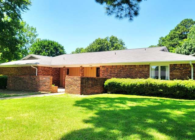 Property at 2609 Glenwood Dr, Jonesboro, AR 72401, 3 beds, 2.5 baths