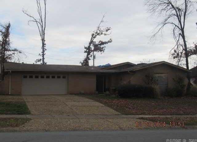 Property at 1521 Breckenridge Dr, Little Rock, AR 72227, 3 beds, 2 baths