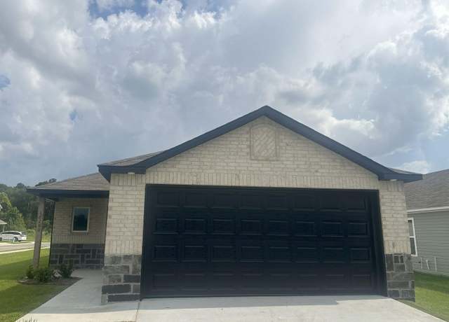 Property at 10200 Marilyn Dr, North Little Rock, AR 72113, 4 beds, 2 baths