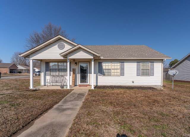 Property at 907 Redwood Dr, Paragould, AR 72450, 3 beds, 2 baths