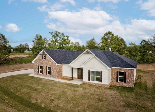 Property at 1017 Creekwood Cir, Bauxite, AR 72011, 4 beds, 2 baths