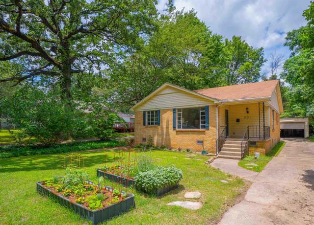 Property at 211 E G Ave, North Little Rock, AR 72116, 3 beds, 2 baths