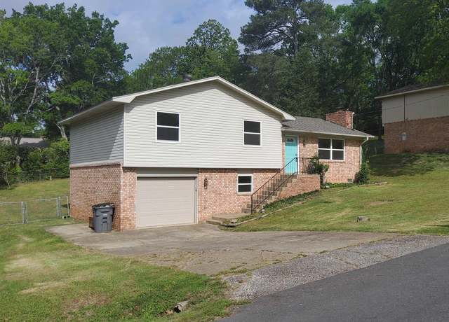Property at 204 Gladstone St, Hot Springs, AR 71913, 3 beds, 2 baths