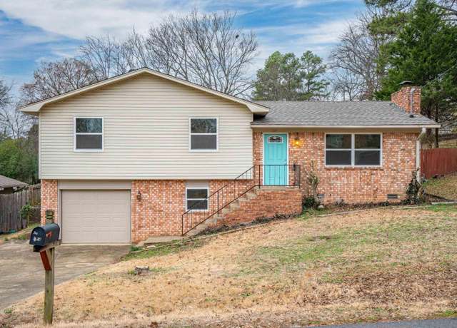 Property at 204 Gladstone St, Hot Springs, AR 71913, 3 beds, 2 baths