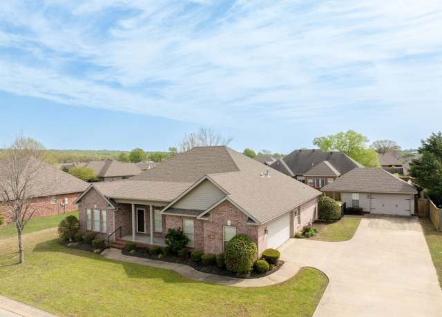 Property at 408 Crain Dr, Searcy, AR 72143, 4 beds, 2 baths
