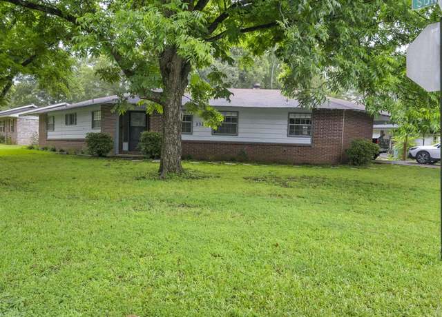 Property at 1324 Sunset Dr, Conway, AR 72034, 3 beds, 2 baths