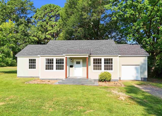 Property at 707 N West St, Morrilton, AR 72110, 3 beds, 1 bath