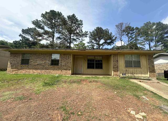 Property at 702 Allday, Atlanta, TX 75551, 3 beds, 1.5 baths