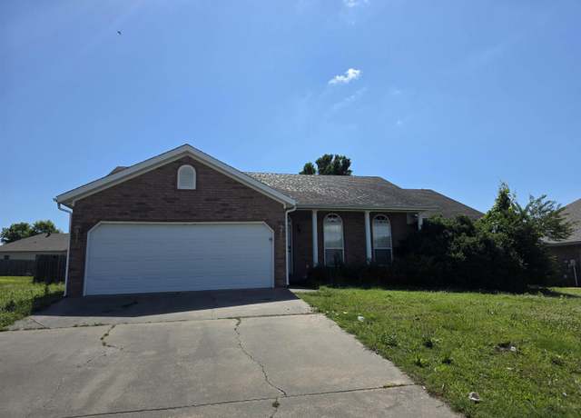 Property at 1901 N 19th St, Paragould, AR 72450, 3 beds, 2 baths