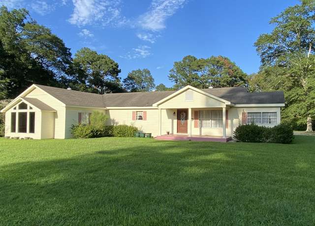 Property at 928 N Main St, Monticello, AR 71655, 3 beds, 2 baths