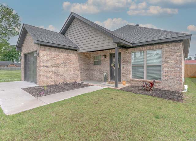Property at 538 Maple St, Trumann, AR 72472, 3 beds, 2 baths