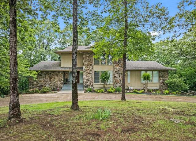 Property at 2946 W Country Club Rd, Searcy, AR 72143, 5 beds, 4.5 baths