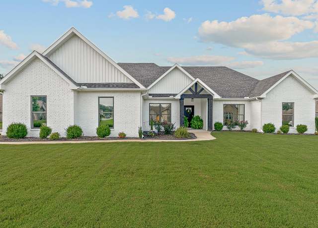Property at 3604 Fieldstone, Paragould, AR 72450, 4 beds, 2 baths